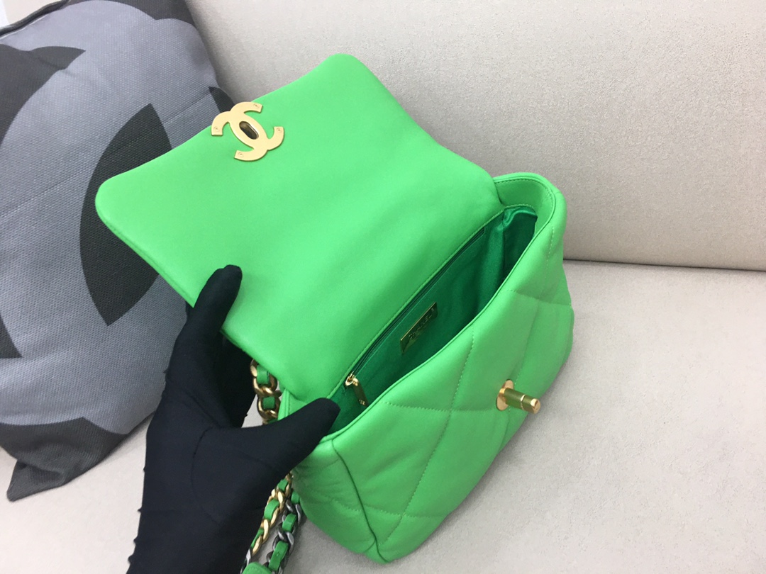 Lambskin 19 Handbag Flap Bag AS1160 Green